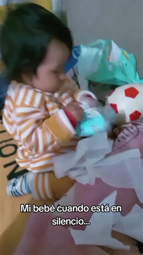 jajaja, él cuando no hace ruido 😂😁 #contenido #humor #travesurasdebebés #mamáehijo #fypppppppppppppppppppppp