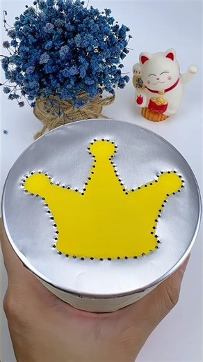 Drawing a Crown 👑 #asmr #satisfying #oddlysatisfying #relaxing #shorts #asmrsounds #viral