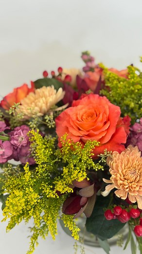 It’s time to order your Thanksgiving centerpiece! Here’s a BTS of Sydney creating the newest vase arrangement in our collection, Saffron Sunset🌿✨ | Tiger Lily Florist