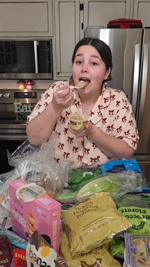 Jesi Rae Aviles on Instagram: "@hungryroot is breaking me out of my comfort zone with new foods, new snack ideas, and new recipes to try. 🤗 Use code JESIRAE40 for 40% off your hungryroot order today! #HungryrootPartner #WhatIEatInADay #HealthyEating #WIEIAD #MindfulEating"