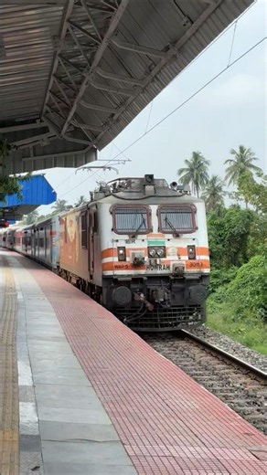 Strongest Wap-5 Engine Leads Howrah-Radikapur Kulick Express Crossing CGR Station #shorts #viral