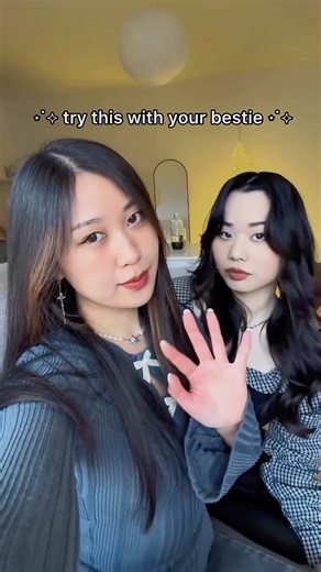 Kiwi🐰 on Instagram: "try this diy paper portrait with your bestie🤍 #diyideas #pinterestinspiration #diycrafts #diytutorial #diyinspo"