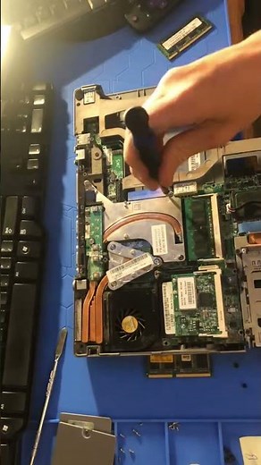 Fully Disassembling and reassembling a Dell Latitude D610 #retro #delllaptop #dell #repair #tech