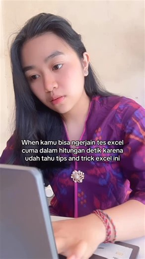 Dewi Malini on Instagram: "VLOOKUP itu cara kerjanya: nyari data berdasarkan KODE, lalu ngambil informasi lain dari tabel referensi dari kiri ke kanan. =VLOOKUP(nilai_dicari; tabel; kolom; true/false) Dari contoh divideo : B6 adalah kode barang (W / X / Y / Z) $B$18:$E$21 merupakan tabel data barang (dikunci biar gak geser) dengan menekan F4/ Fn+ F4 {2\3\4} adalah cara kita ambil Nama Barang, Harga, dan Satuan sekaligus 0 / false merupakan pencarian harus sama persis dengan tabel referensi Sesim