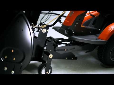 Husqvarna Rider 300-series mit Schneefräse