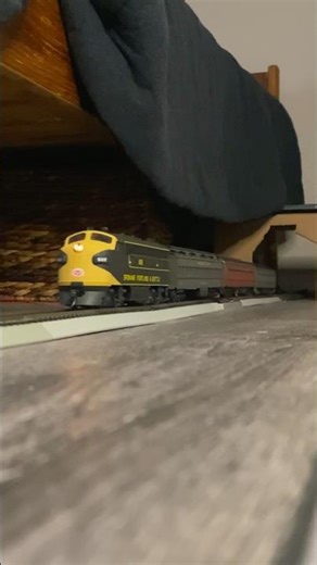 New Kato EMD SP&S F7 witj commuter service.