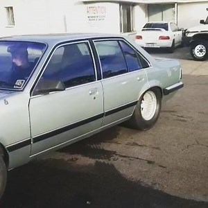 Running a cranky LS 383 Stroker, Joe’s VH Sedan sounds just mint 👌🏻 | Early Commodore Community