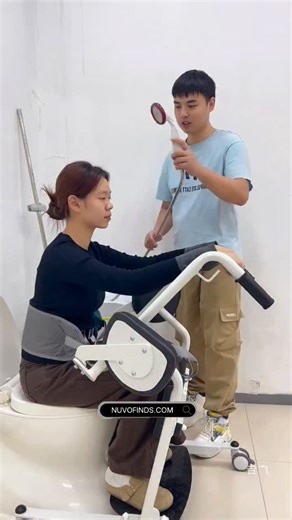 This hydraulic patient lifting chair makes transfers from bed to toilet smooth, safe, and dignified—no heavy lifting, no stress. ✔️ Hydraulic lift for controlled movement ✔️ Easy bed-to-toilet transfer ✔️ Strong, stable & caregiver-friendly ✔️ Comfortable for elderly & mobility-challenged users Because care should feel secure—for them and for you 🤍 #explore #HydraulicPatientLift #BedToToiletTransfer #ElderlyCare | Smart Aging Home