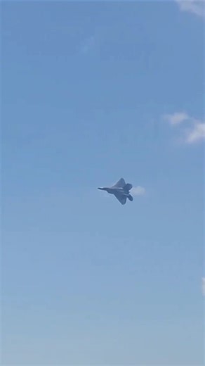 F-22 Raptor vs F-35 Lightning II 🔥 The Most Powerful Fighter Jets in the Sky!