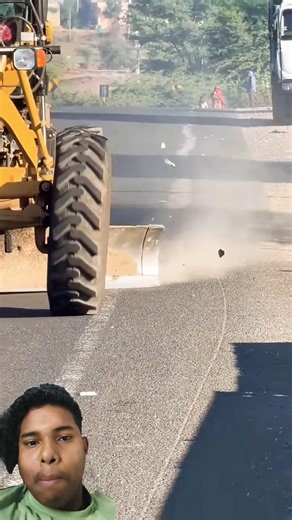 Street"Road light, Remove !! #cat MotorGrader in fast" #viralvideo||reel.✅