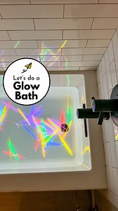 SAVE THIS IDEA 💡 ⠀⠀⠀⠀⠀⠀⠀⠀⠀ Glow stick baths (and glow stick showers) FTW when things get dark & gloomy. PLUS glow sticks are “in season” right now so I always stock up this time of year. ⠀⠀⠀⠀⠀⠀⠀⠀⠀ ➡️ Share this with a friend who needs to know about this magic ✨ | Busy Toddler