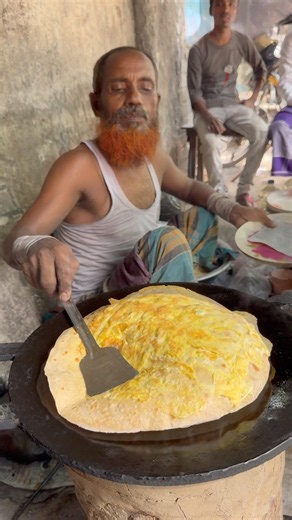 Amazing Egg Roti making skills 😱 #shotrs #streetfood #reelsvideo #indianfood #recipe #food
