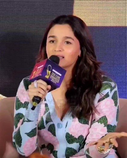 22K views · 1.6K reactions | Zee Cine Awards 2023 - Alia Bhatt reveals her dance performances. She will be seen in a never seen before avatar | Bollywood Now | Facebook