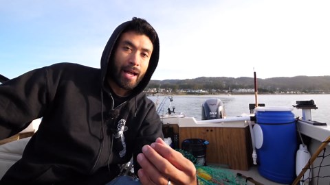 Solo Crab Fishing Using Eight Rods at Once