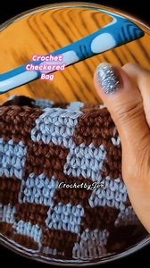 5.3K views · 118 reactions | Crochet Checkered Bag #fypシ #crochetbyjen #crochetlove #crochethandmade #crochetcheckeredbag #crochet #crocheting #gantsilyo #fypシ゚viral | Simply Yarn | Facebook