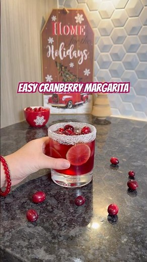 EASY CRANBERRY MARGARITA | HOLIDAY DRINK RECIPE