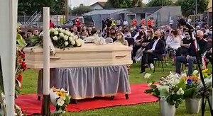 Alla fine dei funerali di Michele Merlo, a Rosà, è stata letta una sua poesia inedita (Video Ceccon) | Il Giornale di Vicenza