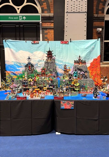 Impresionante exhibición de Ninjago City en Manchester