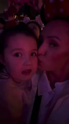 Disney firework show in Hong Kong #disney #hongkong #fireworks #travel #birthdaygirl 🇭🇰💖🎆🎇💞