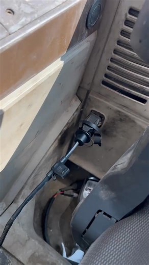 John Deere getting an upgrade from an EZ Guide250 to our GFX350 with the Nav500 on manual guidance. Get in touch if you would like more info: https://www.vantageireland.com/ | Grasstec