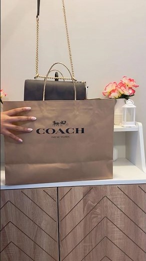 Okay but WHY is no one talking about this Coach bag?! 😍👜 #coachklare #unboxing
