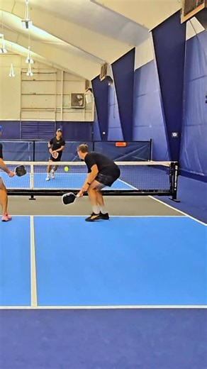 Speedup pattern: 1) two hand backhand up the line at the right hip, right shoulder, or open space 2) slide to your right for the follow up counter This is especially effective if the player in front of you heavily favors their backhand counter! Clothes: @centerlineathleticsllc (code KEVINDONG saves you 20%) Insoles: @teamvktry (my profile link saves you 20%) Paddle: @selkirksport Boomstik (use code INF-KEVINDONG for a gift card at purchase) Follow @kevindongpickleball for more pickleball highlig