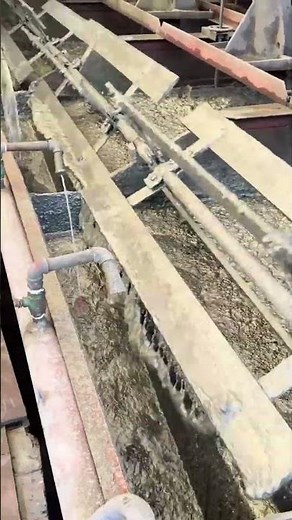 The flotation machine features high separation efficiency, excellent fine particle recovery, and sim