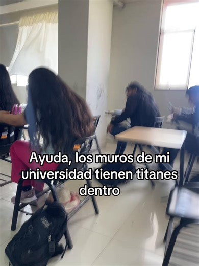 La subtrama del chico de lentes: estaba una mañana normal en su clase de matemáticas prestando atención y copiando con mucho entusiasmo lo que había en la pizarra cuando de pronto un compañero se para al frente de la pizarra obstaculizando la vista del chico lo que le impidió poder seguir viendo los ejercicios con normalidad así que el chico comienza a bruscar nuevos ángulos para así poder observar algo de lo que está escrito y tras varios intentos se da cuenta que será imposible ver con clarida