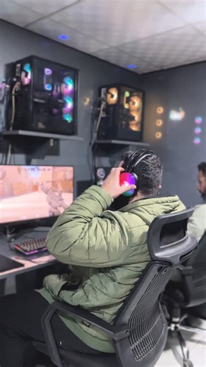 VIP GAMES on Instagram‎: "جاهزين للتحدي؟ 😎🎮 بمناسبة شهر رمضان حبّينا نعمل مسابقة مميزة لحتى نكافئكم 🎁 📌 شروط المشاركة: 1️⃣ شير للريل عالستوري 2️⃣ حط لايك ❤️ 3️⃣ اعمل تاغ لـ 3 أشخاص بالكومنت 🎯 الرابح هو الكومنت يلي ما بيجي عليه ولا لايك! ⏳ المسابقة بتنتهي بعد 72 ساعة سارعوا بالمشاركة وخلّوا الحظ يكون حليفكم 🍀🔥 #VIPGames #مسابقة_رمضان #تحدي #صالة_ألعاب #رمضان_كريم"‎