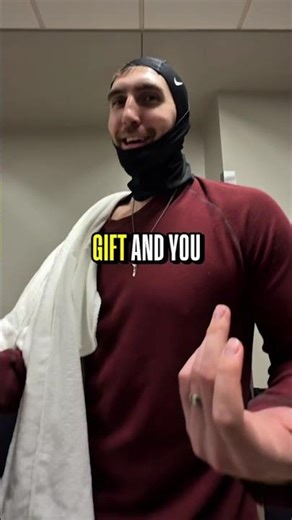 Luke Kornet put his secret Santa gift from Steph Castle to immediate use 😂