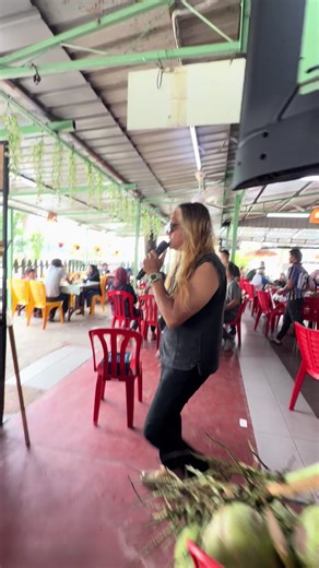 Cempedak hainan madam lina pom pom pun ado 👍#fypシ゚viral #4u #nasiayamlegendparoi #rockersmalaysia #wargamalaysiamadani