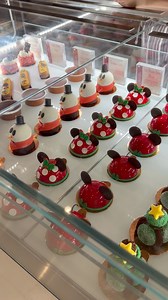 Holiday treats have arrived at Amorette’s! 🎄✨ 📍Disney Springs Which one would you try first? #disneyworld #disneysprings #disneyholidays #disneychristmas #disneyfood | Disney for Foodies
