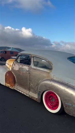 What is this? Looks like a Perfect Sunday Cruiser from @thebluecollarbarbie spotted at @pomonaswapmeet #sweetpatina #bluecollarbarbie #pomonaswapmeet #classics #sundaycruiser #savetheclassics #nopaintnoproblem #notbuiltforyourapproval | The Sweet Patina