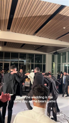 Having a bears game watch party at my sisters wedding #chicago #chicagobears #beardown