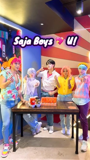 Skei I すけい on Instagram: "💖🩵Baby les trajo una sorpresa a los Saja Boys en @hachikobobatea Cancun! 🔥😈✨ Super rico todoo! Muchas gracias Hachikoo!! 🐶💖 Esperamos volver pronto! Jinu @luissaenzg Abby @ed_lpr @bananacospboys Mistery @noxious.noxic Romance @honeyblueclown Baby @skei_x"