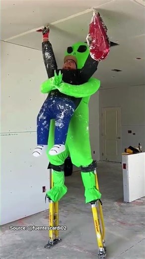 This Construction Worker is a Genius (@fuentescardi03 - IG) #shorts #construction #alien #jetpromic