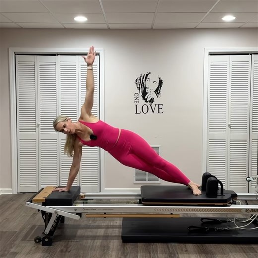 Michelle and Alexis (Pilates Instructor) on Instagram: "Core + obliques on the Reformer and you’ll feel this one from every angle 🔥 This flow targets the deep abs, waistline, and rotational strength while sneaking in a little upper body work to keep everything connected and working together. Controlled movement, spring resistance, and core stability = that strong, sculpted Pilates burn. Find this series inside Reformer 210, a 30-minute full body workout available on my app, website, and YouTube