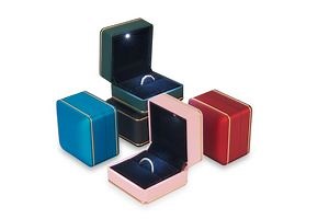 [Hot Item] Custom Luxury Wedding Double Ring Box Jewelry Box Engagement Jewelry Packaging Box