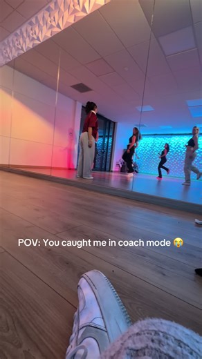 I promise i’m grading technique, not staring 🥺 #choreographer #pourtoiii #dancer #danctok #francetiktok🇨🇵