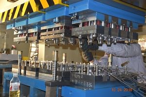 [Hot Item] Free Design Customized Pprecision Progressive Metal Stamping Die Maker