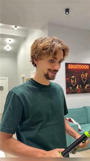 My dog ​​can even operate my laptop! 💻🐶 #Dog #Laptop #FunnyVideo #Viral #Shorts #CleverDog