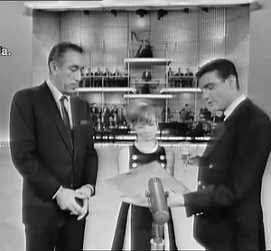 Anno 1966 La TV degli Anni 60 Studio Uno con : Rita Pavone, Anthony Quinn e Teddy Reno Metti una sera in TV sulla Rai che ti propone uno show con grandi nomi ... Buona visione | Il Favoloso Mondo degli Annunci Televisivi
