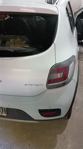 🚗🔧 Renault Sandero – Actualización que se nota al encender Hoy le instalamos estéreo nuevo a esta Renault Sandero, modernizando completamente el interior. Pantalla táctil, multimedia completa, Bluetooth, mejor interfaz y una integración prolija, respetando la instalación original del vehículo. La Sandero es práctica y confiable. Ahora también es tecnológica. Un cambio que transforma el manejo diario: más comodidad, más conectividad y otra presencia en el tablero.