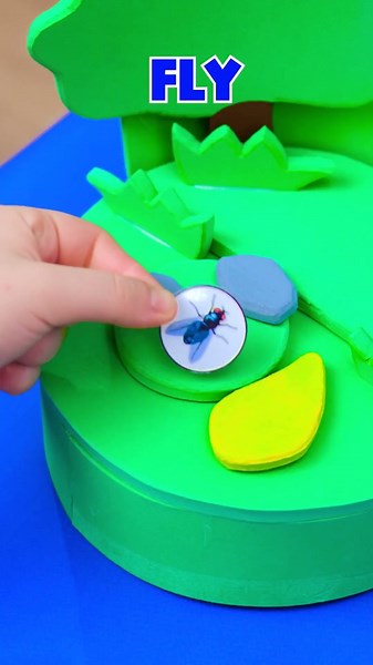 Make Your Own Hungry Frog Game! 🐸🧲 Catch Those Bugs! 🪰😊