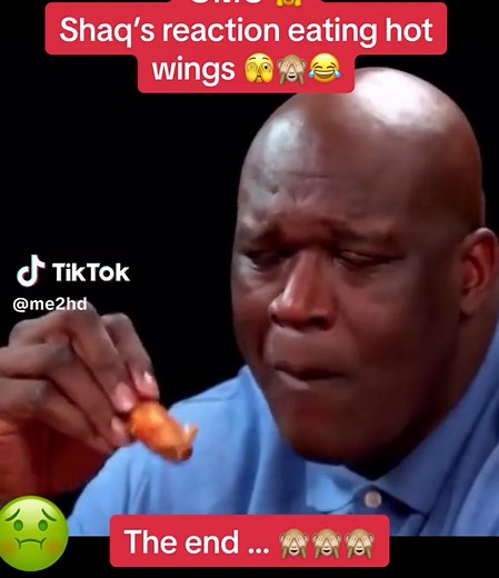 Shaquille O’Neal Eating Hot Wings – Funny Reaction