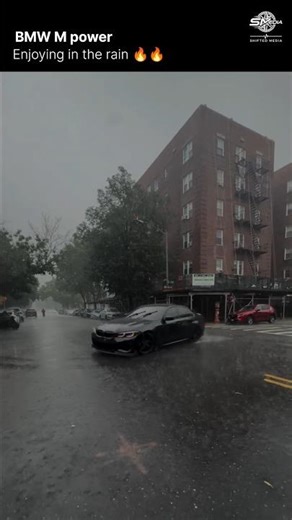 BMW spin in rain 🌧️ #bmw #bmwm #car #cars #carlover #caredit #drifting #shorts #automobile #viral
