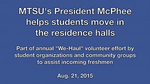MTSU President McPhee helps students move in campus dorms
