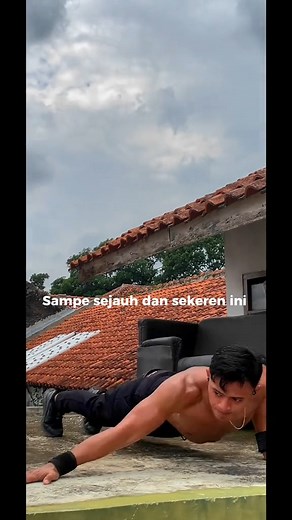 Udah sejauh mana workout mengubah dirilu?✊ #workoutmotivation #workoutdirumah #workoutdirumahaja #homeworkout #workoutathome #tipsolahragadirumah #olahragadirumah #calisthenics #workoutgoals | Workout Praktis