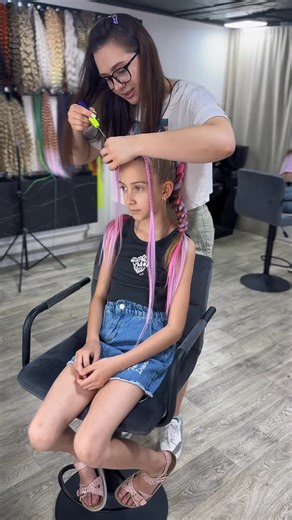 Afro Împletituri|Afro Bucle|Afro Codite|Afro Alungire|Chișinău on Instagram: "🌱 Coafura: 2 codițe cu vârfuri lăsate 🌱 Durata procedurii: o oră 🌱 Se poartă: 5/7 zile 🌱 Meșter: @danacioclu #coditeafro #cositemd #afrocositemd #afrocoditemd #afrobraids #afrocosite #magicboxbraids #afrobraids #afrohair #boxbraidstyles😍😍 #coditeafrobraids #boxbraids #cositmd #recommendations #afrocositechisina #afrobucle #afrocrochet #afroalungirechisinau"