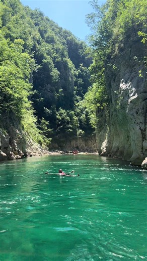 ♦️🔹Ovog ljeta zaveslaj u avanturu života - rafting na rijeci Neretvi 🔹♦️ Book now📞 38761618353 (viber, whatsapp) #summer #summervibes #summer2025 #vacation #adrenaline #rafting #waterfall #canyon #fyp #foryoupage
